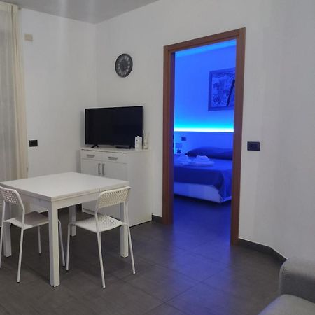 Darsena Lux Apartment Фьюмичино Экстерьер фото